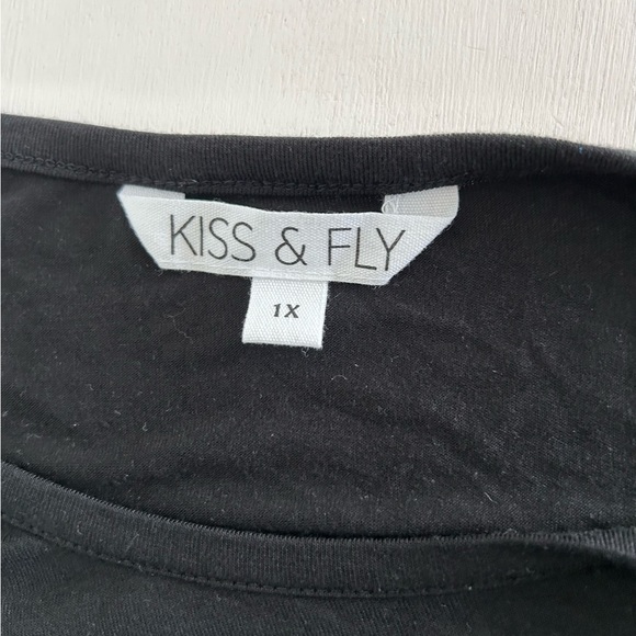 Kiss & Fly Women’s Paris Short Sleeve Top
Size 1X - Picture 5 of 9
